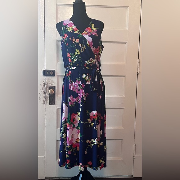 Excellent condition- Lauren Ralph Lauren Floral Fit and Flare Dress- Size 12 - Picture 2 of 9